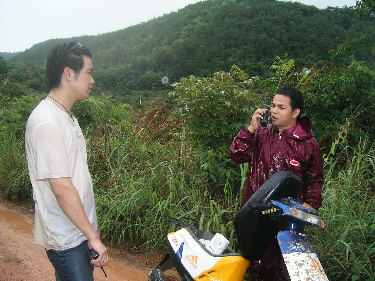 今天实在无聊！和同学开DIO雨中穿越象头山！