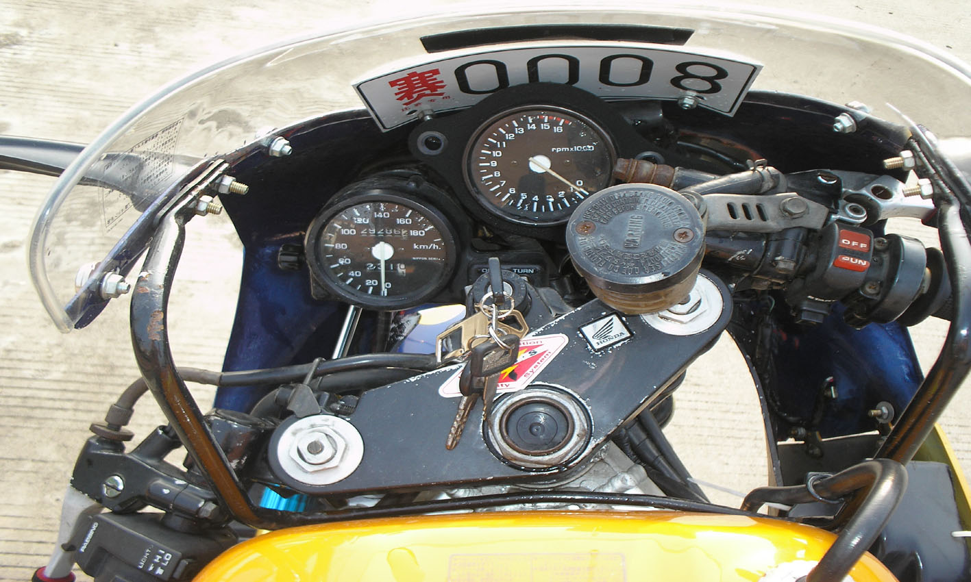 出售极好的HONDA--VFR30
