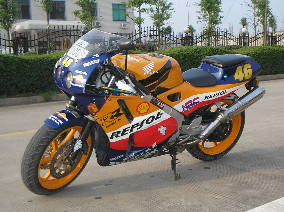 出售极好的HONDA--VFR30