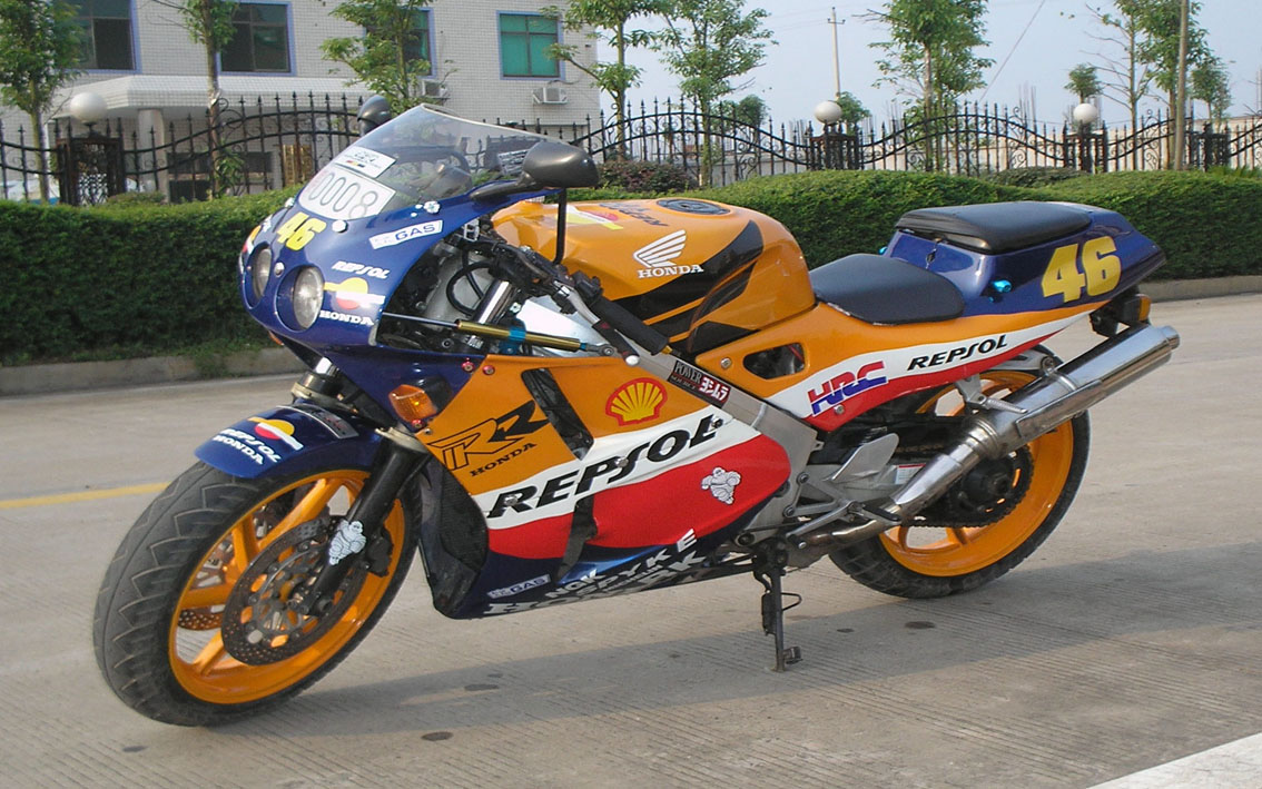 出售极好的HONDA--VFR30