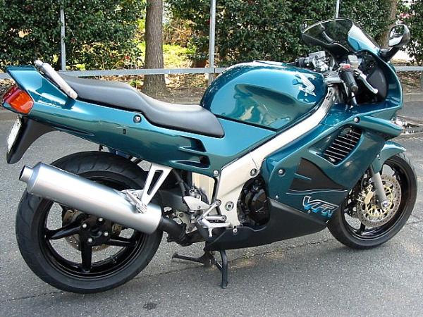 VFR750F RC36