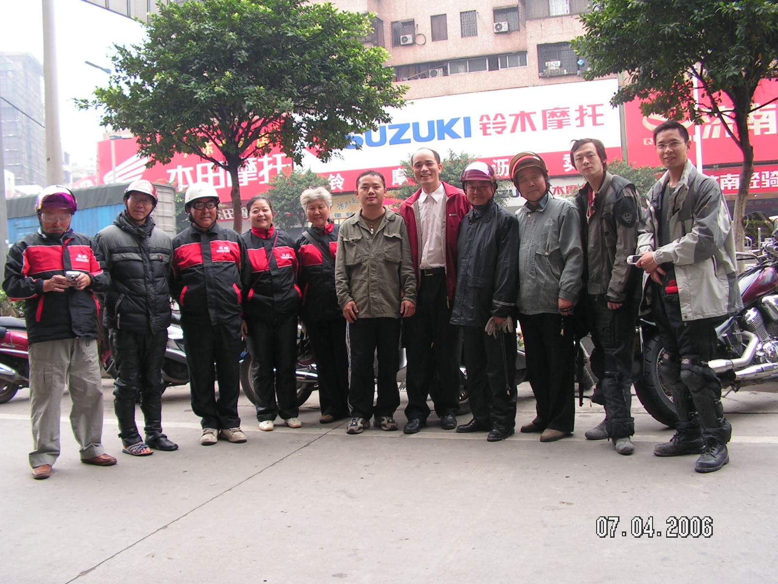 沿边公路上的...不良老年......最强最恶!!!!!!