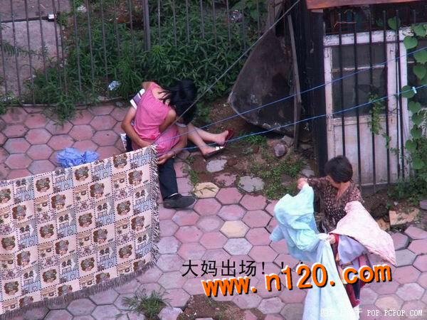 [推荐]经典的偷拍,长距的相机就是要这么用了!
