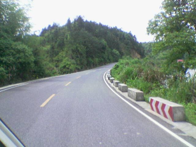 兄弟们`我从山上做野人回来啦``
