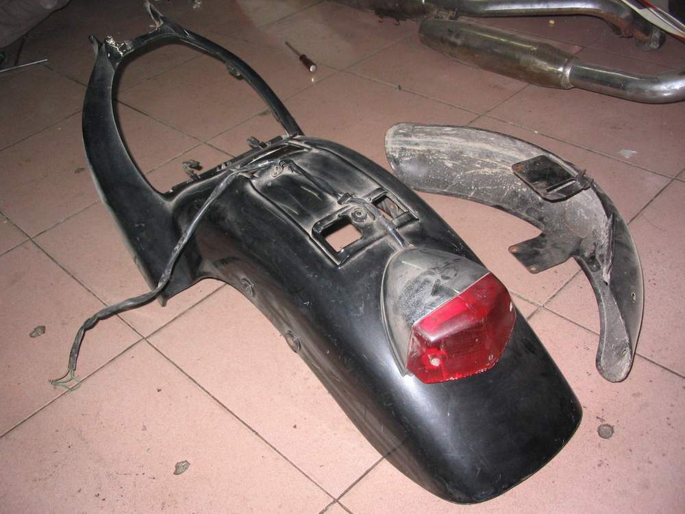 卖一大堆拆车件