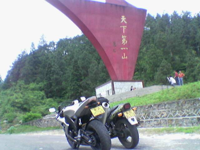 兄弟们`我从山上做野人回来啦``