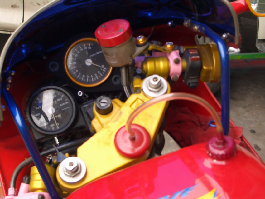 [原创]代友出售精神VFR40０CC跑车