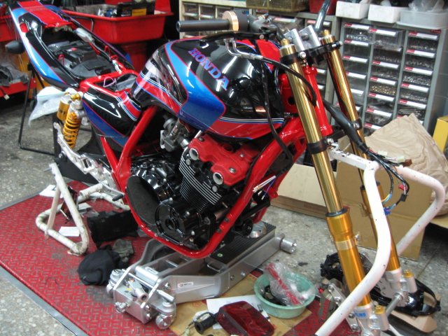 CB 400 变身