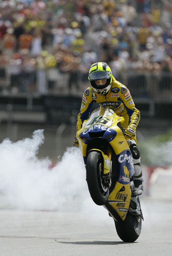 [分享]06MotoGP加泰罗尼亚站 吉伯诺导演连环大撞车,罗西渔翁得利(已上种子)