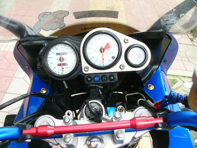 帮朋友卖车KAWASAKI--02年的ZR-7S