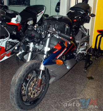 中国著名拉力赛车手试骑CBR1000RR出车祸严重受伤