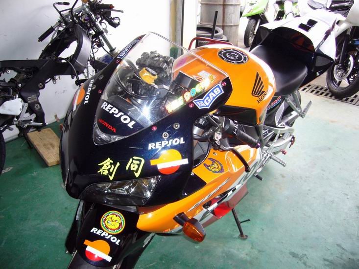 2006CBR600RR MOVISTAR 花
