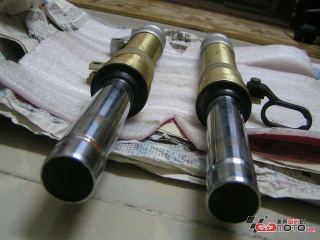 03年的ZX纯水前避震(金叉)和一对19前避震