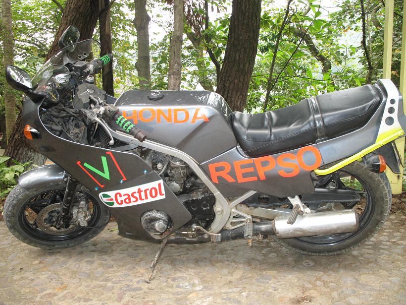 卖台旧款 CBR400F