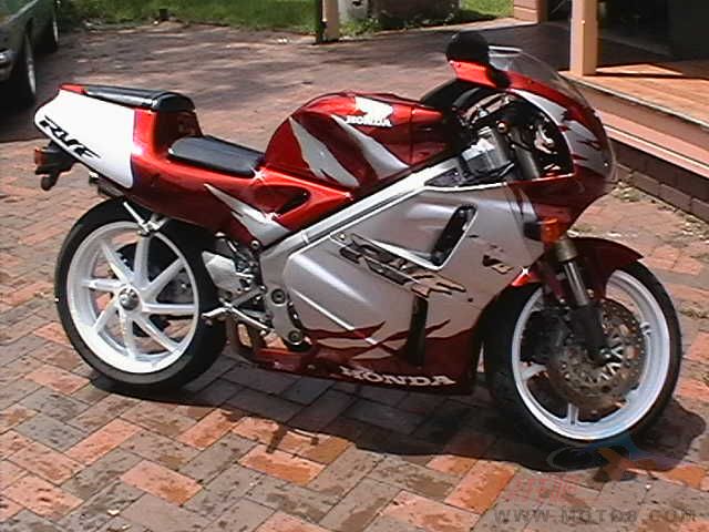 RVF 400 R主要技术数据 (NC35期)