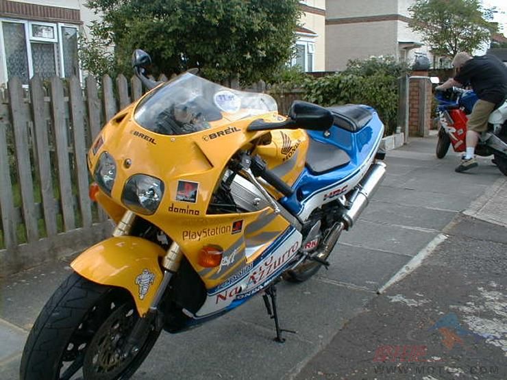 RVF 400 R主要技术数据 (NC35期)
