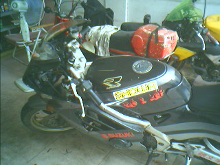 代友出售一台黑色GSX R250