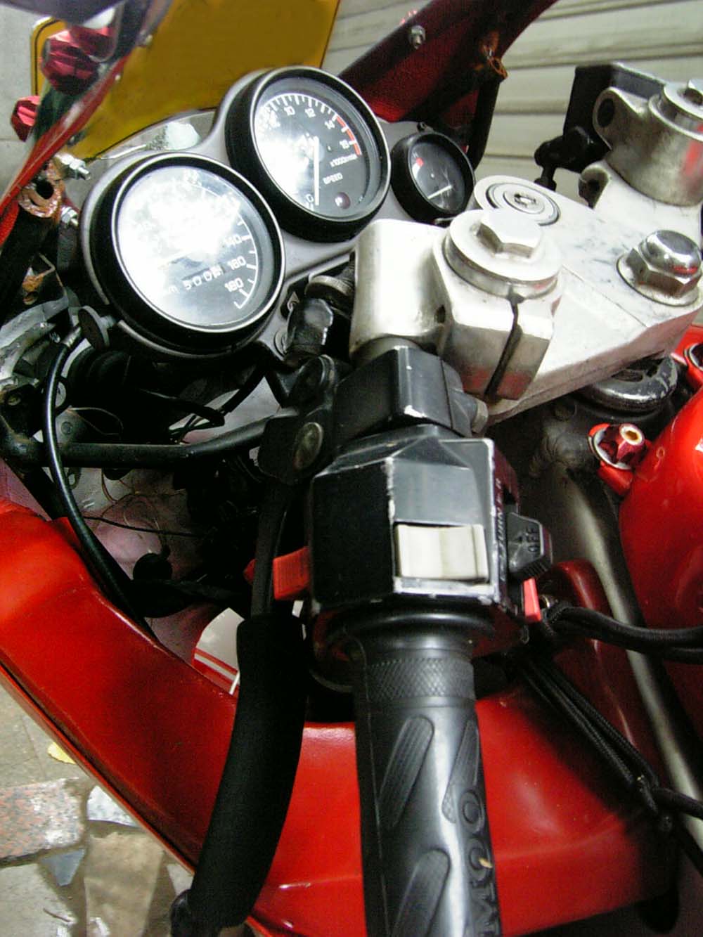 广州地区放雅马哈FZR400