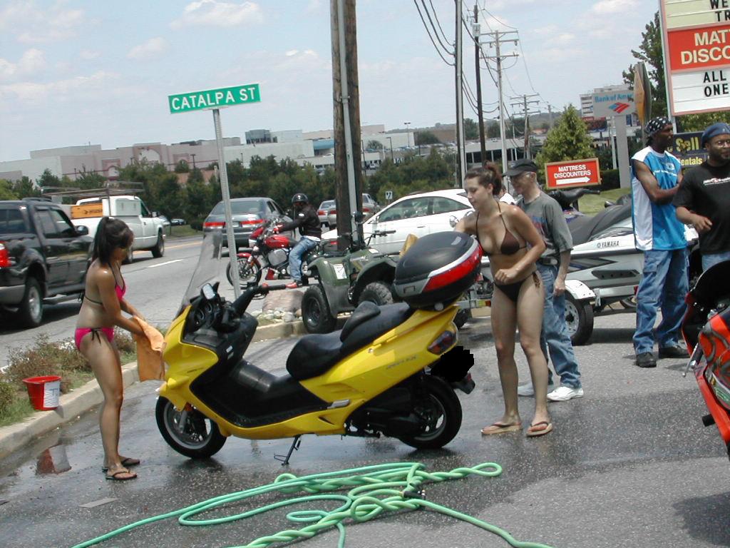 外國比基尼洗車````````