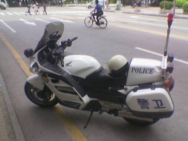 东莞交警的大马力摩托车？？