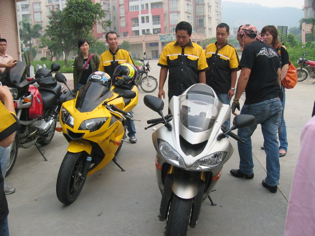 [推荐]重新发贴〖05年ZX-10R〗原板原漆