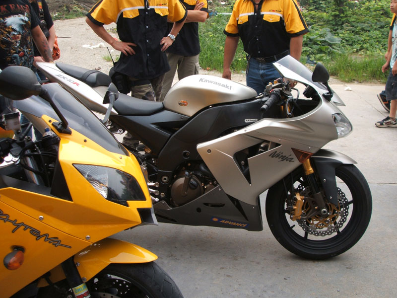 [推荐]重新发贴〖05年ZX-10R〗原板原漆