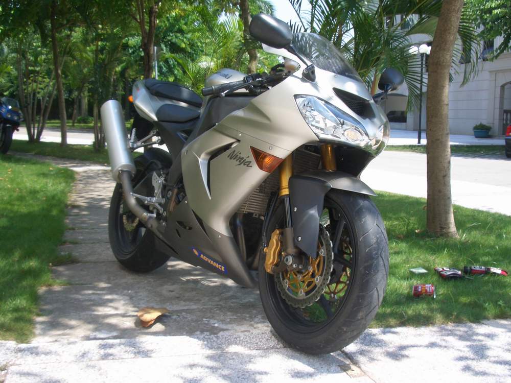 [推荐]重新发贴〖05年ZX-10R〗原板原漆