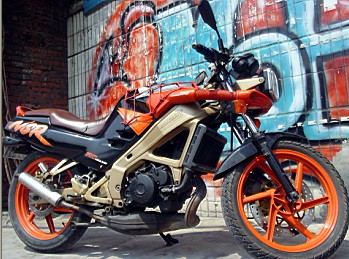 呵呵~波仔台NSR 125C上PP拉~~