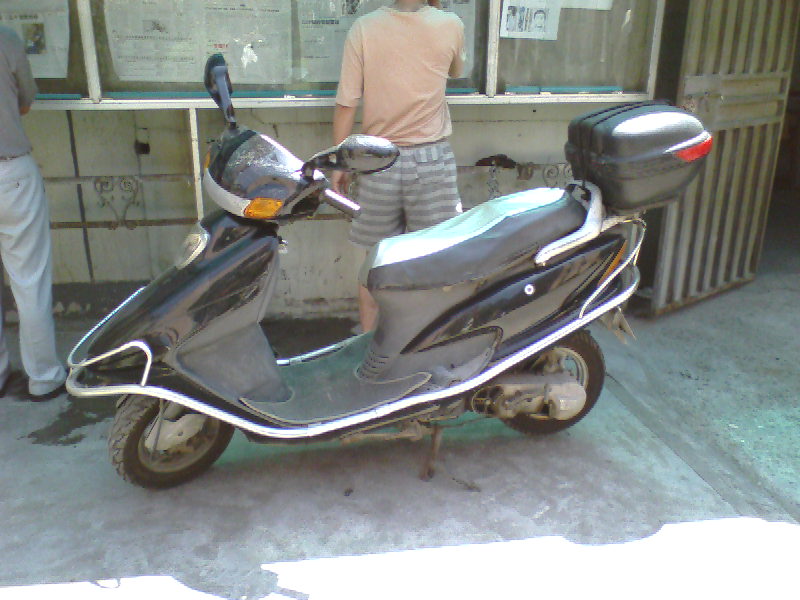 ~~出售代步车，8成新，2200元带牌照和手续`~~