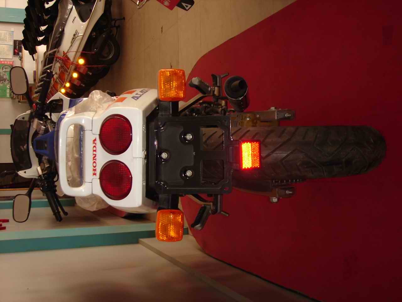 [讨论]CB400和全新NSR125请各位看看这两辆车值多少钱?