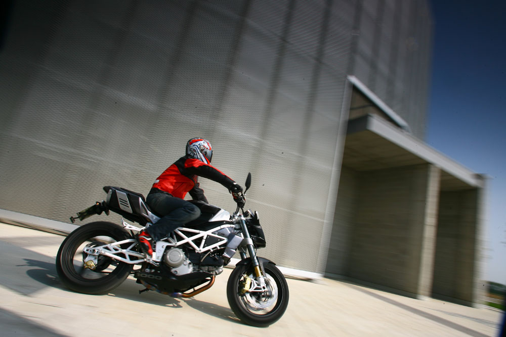 2缸潮流 之: (比摩塔)06  Bimota DB6 Delirio