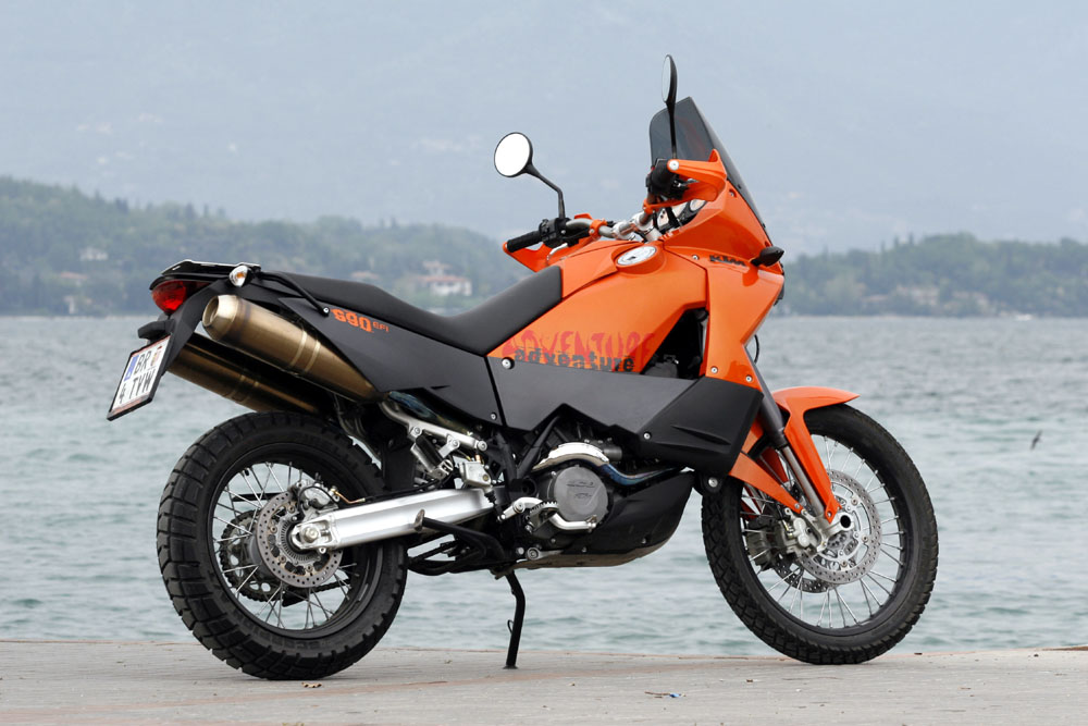 BMW R 1200 GS e KTM 990 Adventure