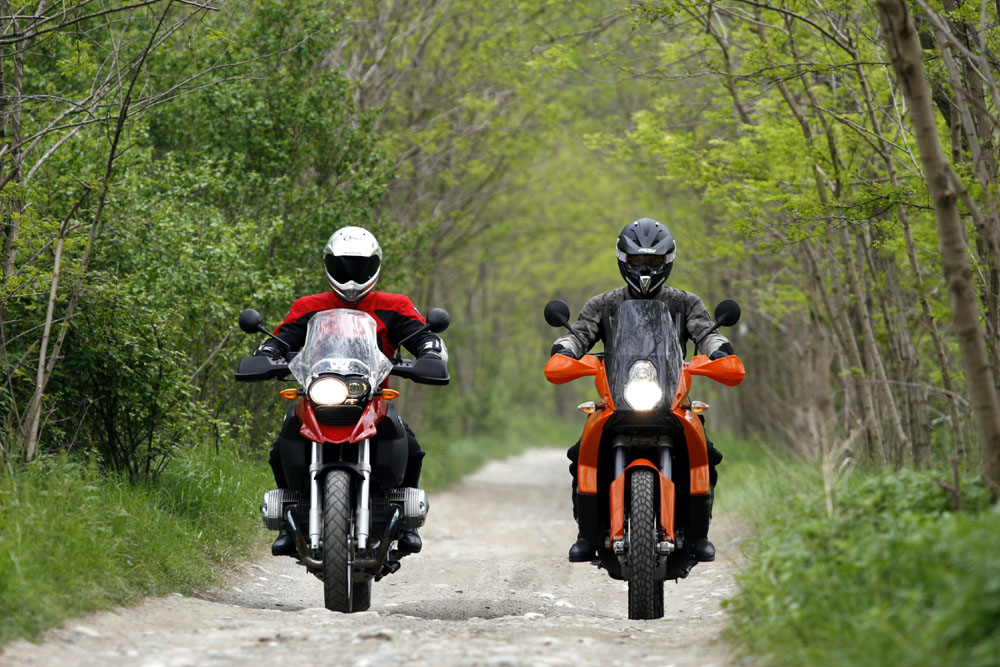 BMW R 1200 GS e KTM 990 Adventure