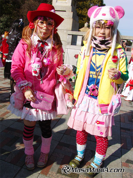 想知道日本女生怎么穿衣服吗？～～(狂晕)