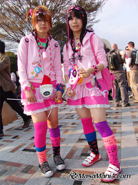 想知道日本女生怎么穿衣服吗？～～(狂晕)