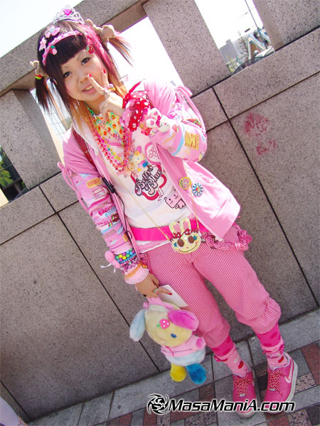 想知道日本女生怎么穿衣服吗？～～(狂晕)