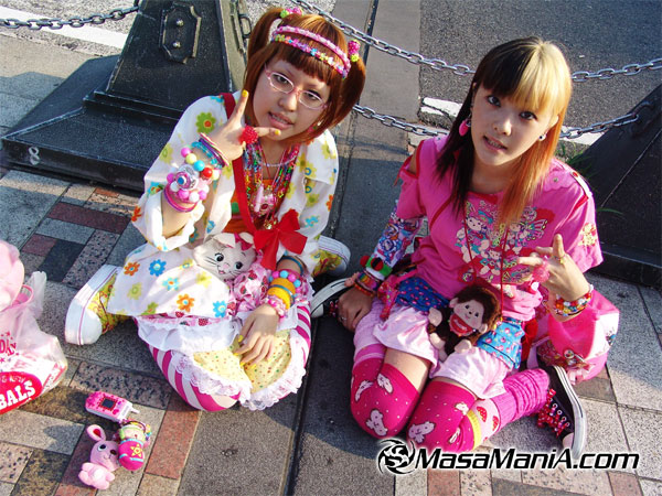 想知道日本女生怎么穿衣服吗？～～(狂晕)
