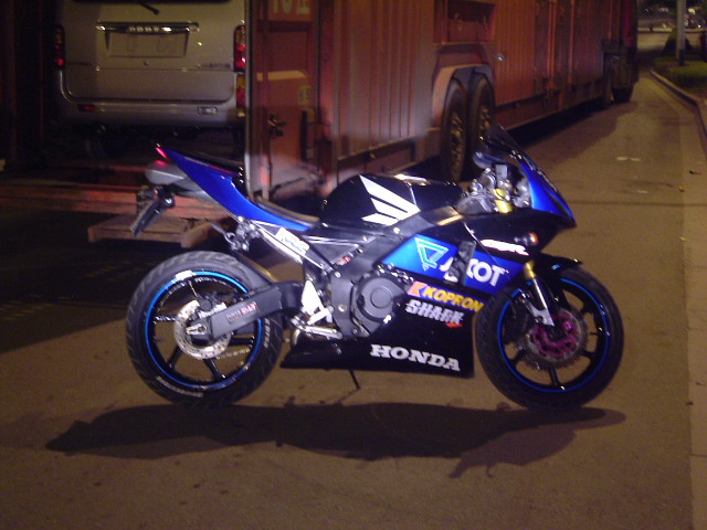 [贴图]CBR22~~~29的改装造型, 改得不怎样也请大家来关注一下!