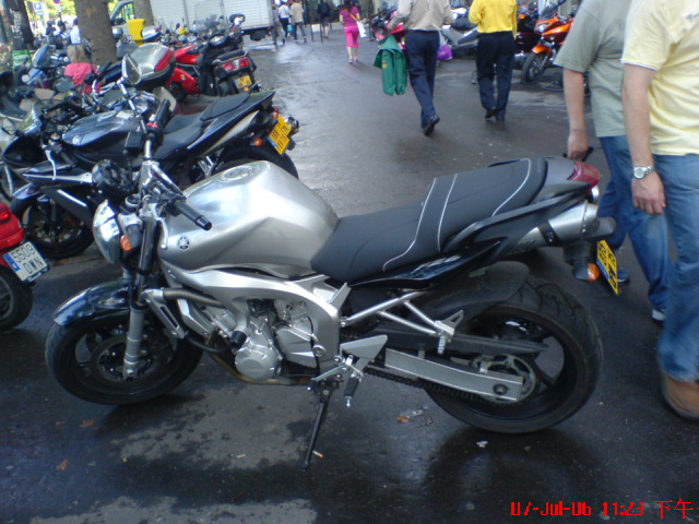 法国街上的MOTO