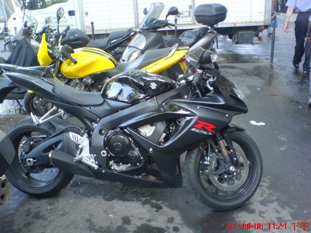 法国街上的MOTO