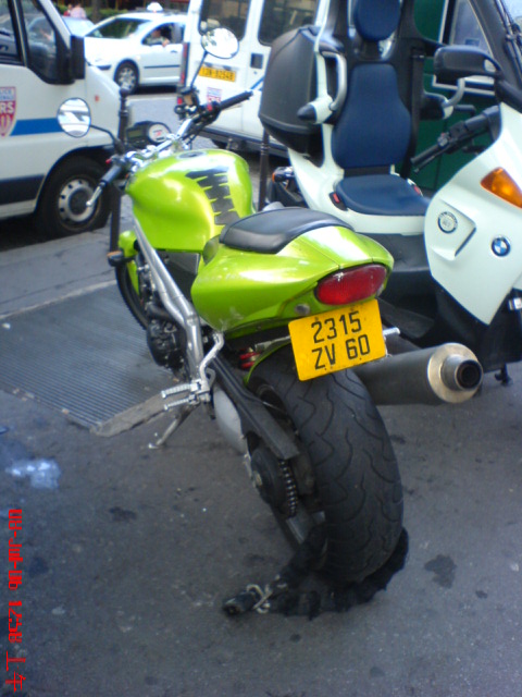 法国街上的MOTO