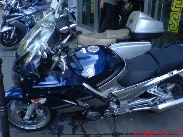 法国街上的MOTO