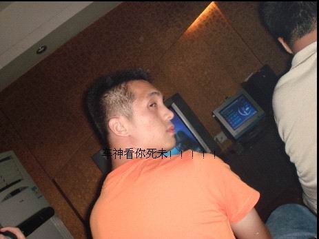 每个星期的一天有去聚会的PP。8月6号晚