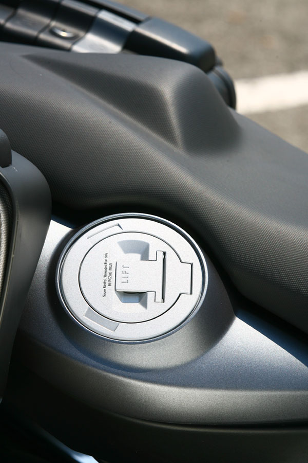 多用途车种:BMW F 800 ST - YAMAHA TDM900A