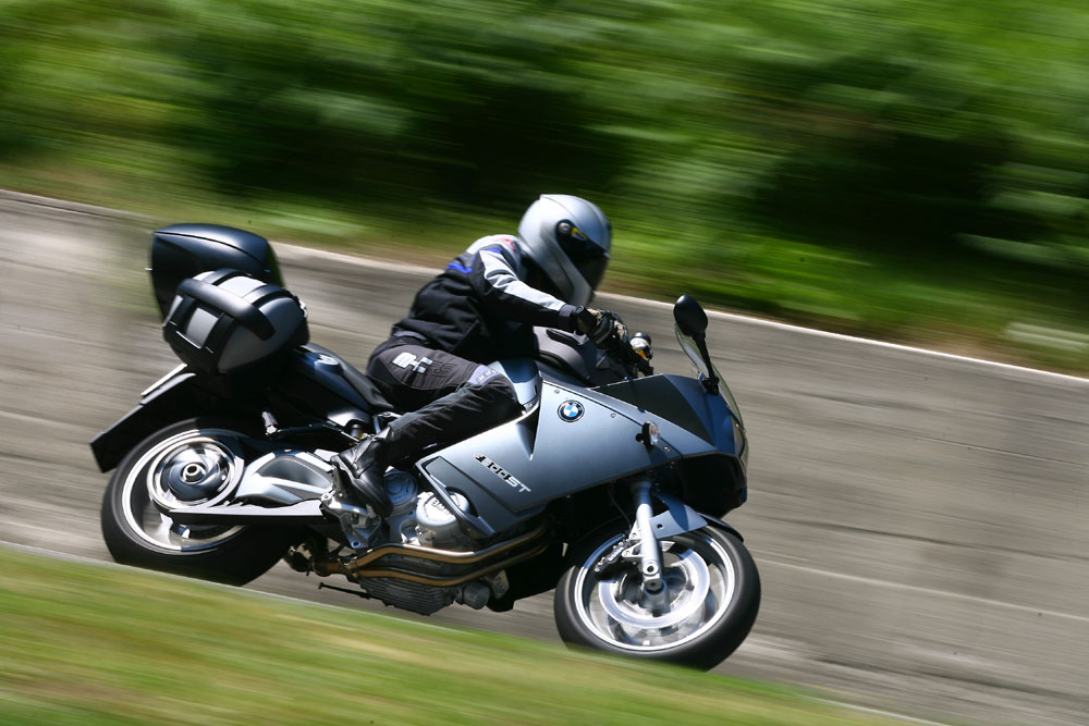 多用途车种:BMW F 800 ST - YAMAHA TDM900A