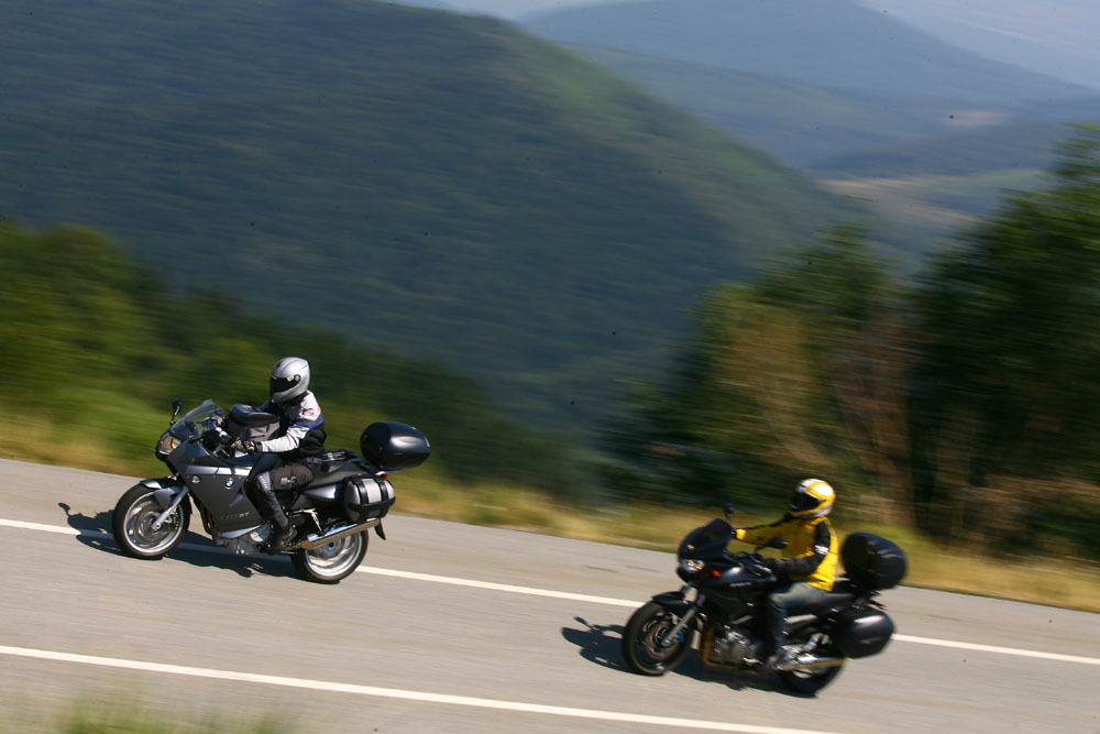 多用途车种:BMW F 800 ST - YAMAHA TDM900A