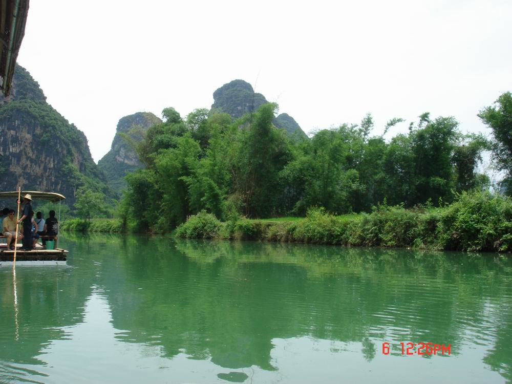 很久沒上來了,發幾張帶團時照的PP~~德天瀑布