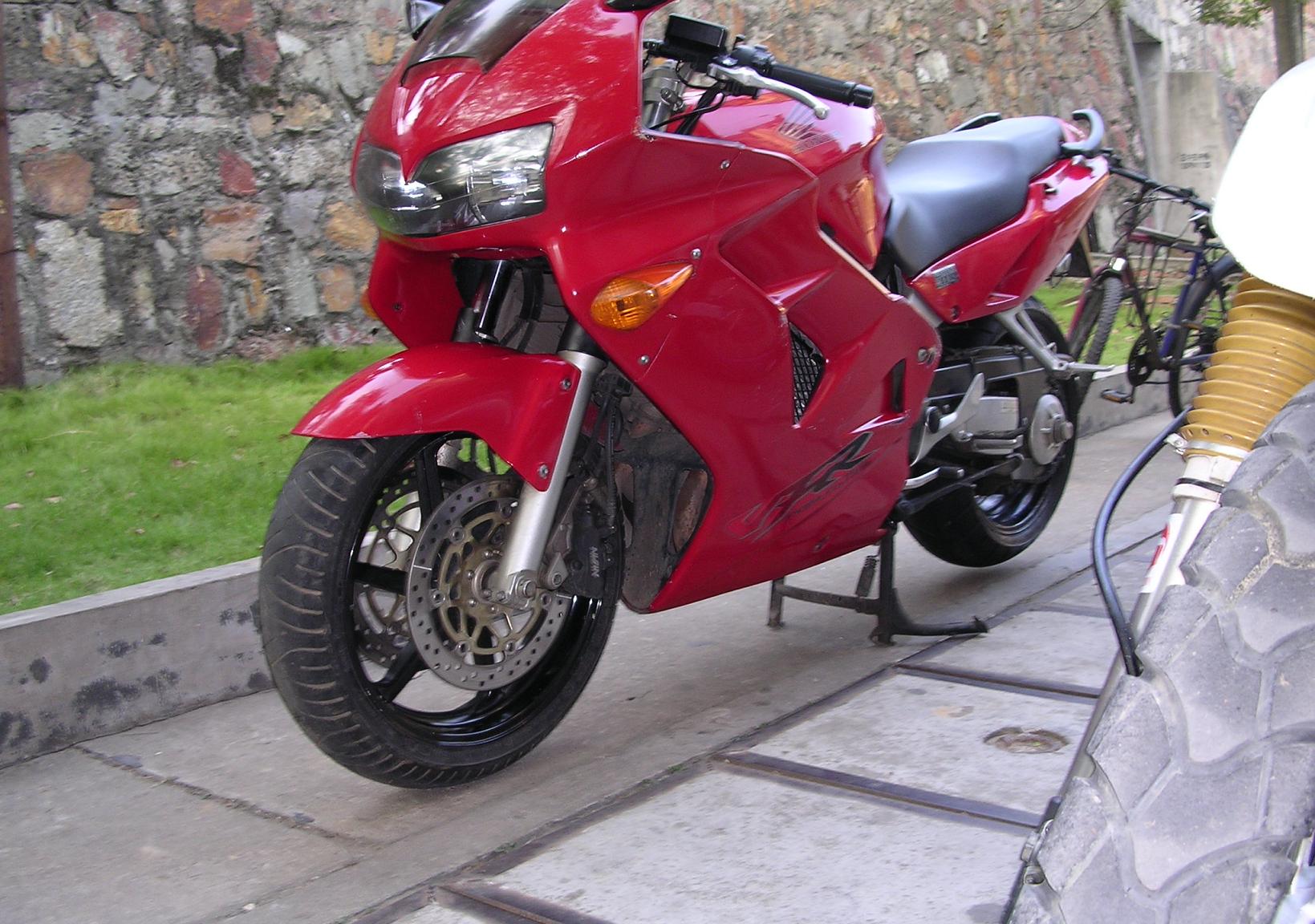 代湖南岳阳车友发：　８００VFR26800,４００SV16000
