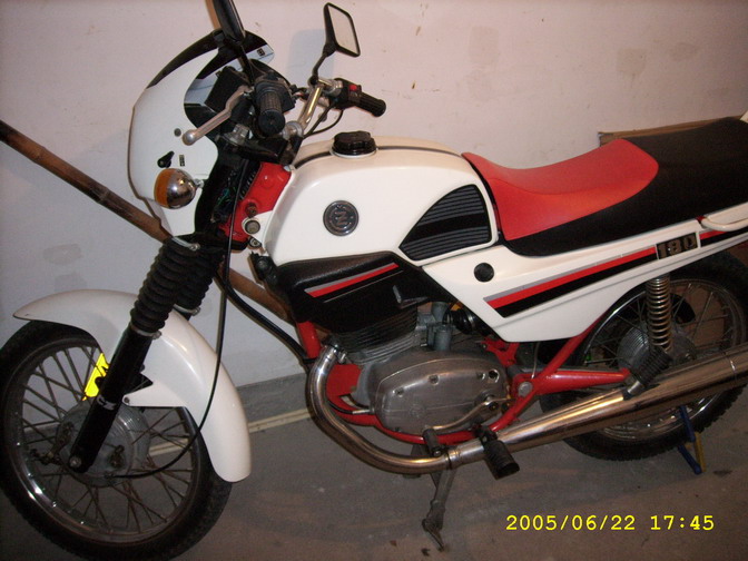 [注意]厦门3500出售JAWA二冲180CC。