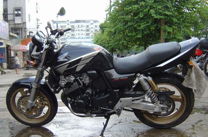 广西1万9出售真牌本田00年CB400VTEC